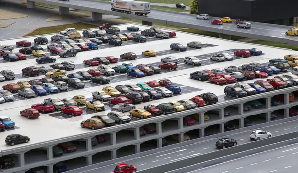 Auto's op de parkeerplaats in de stad — Stockfoto