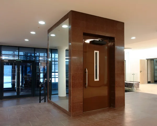 yolcu Asansör kabini