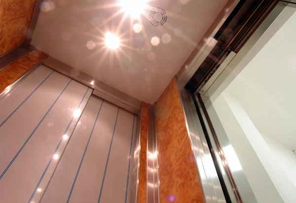 yolcu Asansör kabini