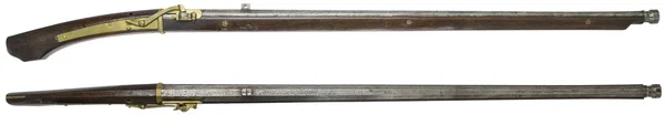 Armas de espingarda antigas em um fundo branco — Fotografia de Stock