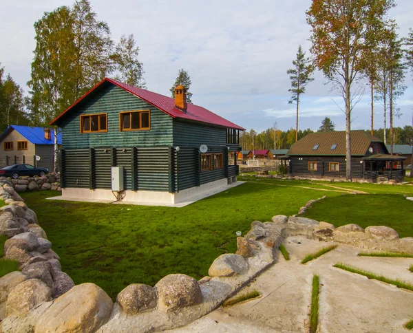 Holzhaus im Dorf — Stockfoto