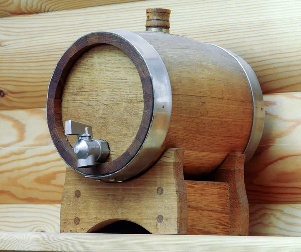 Производство деревянных бочек на заводе — стоковое фото