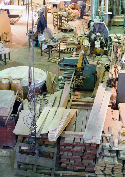 Fabrication de barils en bois dans l'usine — Photo