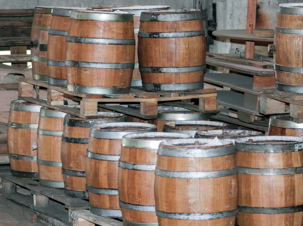 Vervaardiging van houten vaten in de fabriek — Stockfoto