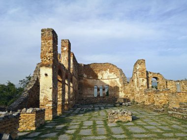 Agios Achillios 'un üç koridorlu, ahşap çatılı Bazilikası ca ca' da kuruldu. 986-990, Prespa, Yunanistan