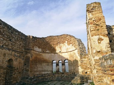 Agios Achillios 'un üç koridorlu, ahşap çatılı Bazilikası ca ca' da kuruldu. 986-990, Prespa, Yunanistan