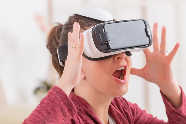 Zestaw słuchawkowy wirtualnej rzeczywistości — Zdjęcie stockowe