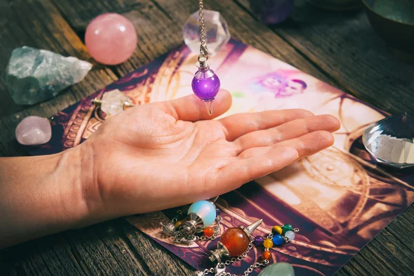 Palm reading with pendulum — Stock Photo, Image