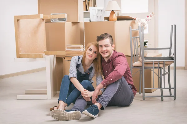 Couple at new home — Stock Photo, Image