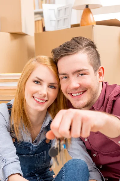 Couple à la nouvelle maison — Photo