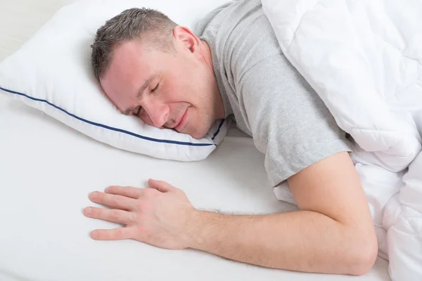 Man peacefully sleeping — Stock Photo, Image