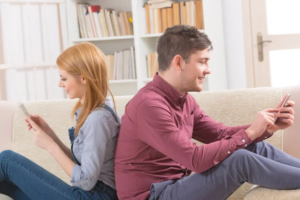 Couple using their smartphones — Stock Photo, Image