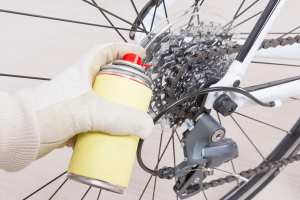 Preparare la bicicletta per una nuova stagione — Foto Stock