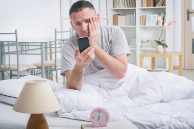 Sabah telefon görüşmesi