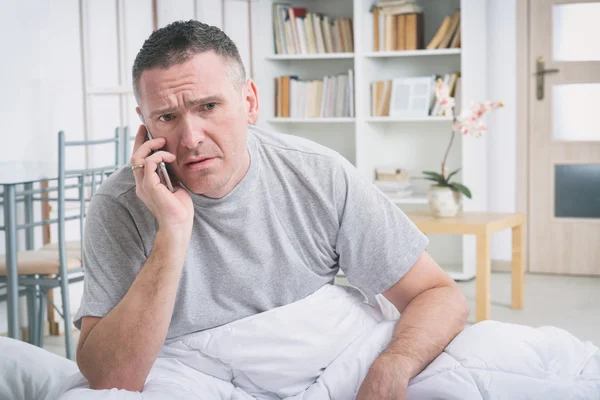 Telefoongesprek in ochtend — Stockfoto