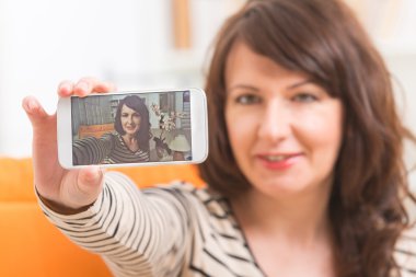 Selfie fotoğraf çekimi kadın 