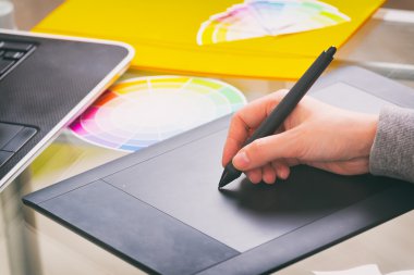 Tasarımcısı kullanarak grafik tablet