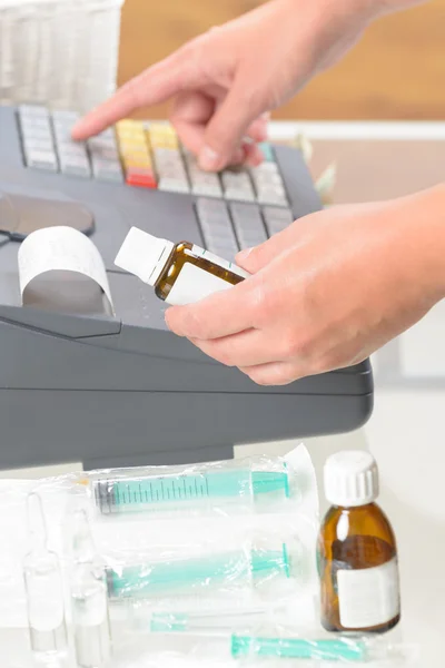 Pharmacist using cash register — Stock Photo, Image