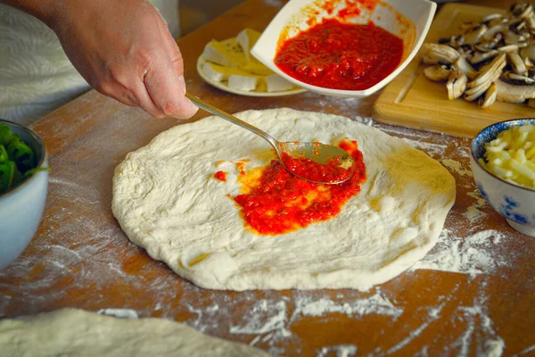 Preparing Italian Pizza Known Margherita Yeast Dough Pizza Mushrooms Mozzarella — Stock Photo, Image