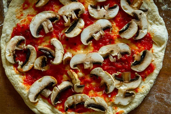 Pizza Cruda Italiana Conosciuta Come Margherita Pizza Lievito Con Funghi — Foto Stock