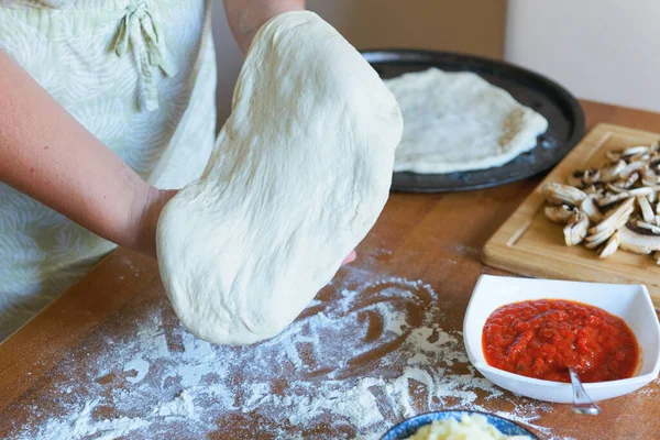 Preparing Italian Pizza Known Margherita Yeast Dough Pizza Mushrooms Mozzarella — Stock Photo, Image