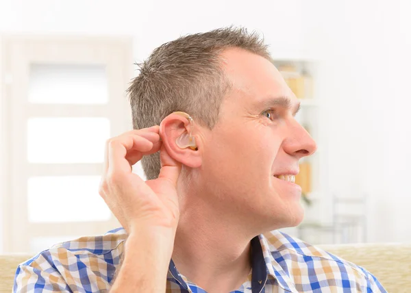 Wyświetlone człowiek głuchy pomocy — Zdjęcie stockowe