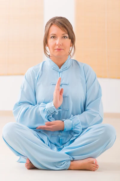 Mujer meditante — Foto de Stock