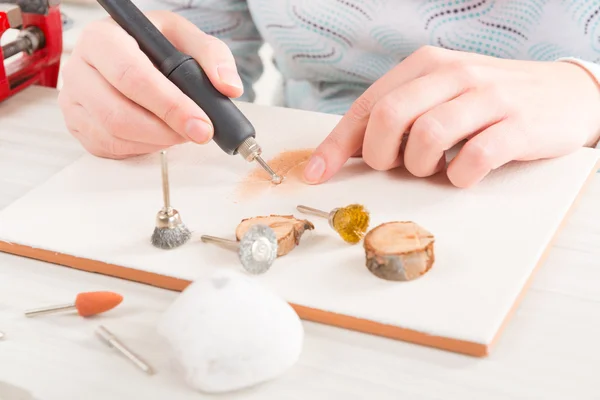 Engraving tile with rotary multi tool — Stock Photo, Image