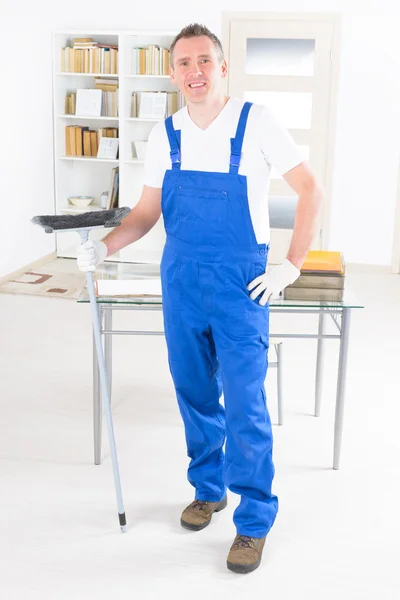 Smiling cleaner at the office — Stock Photo, Image