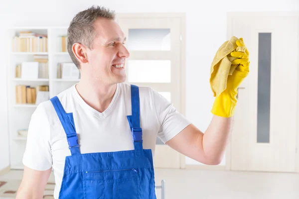 Smiling cleaner at the office — Stock Photo, Image