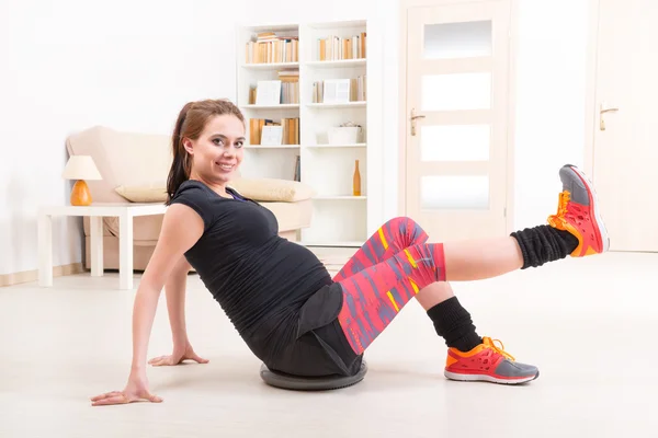 Pregnant woman exercising at home — Stock Photo, Image