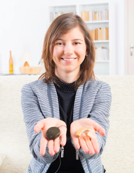 Mujer con implante coclear — Foto de Stock