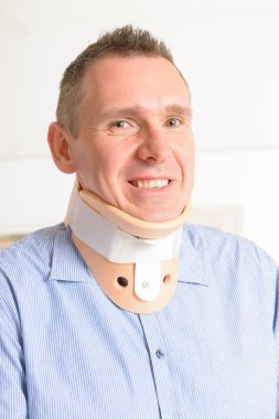 Servikal yaka erkekte