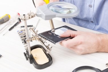 hareket eden telefon elektronik atölyesinde tamir