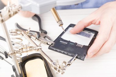 hareket eden telefon elektronik atölyesinde tamir