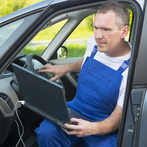 Mobile car assistance — Stock Photo, Image