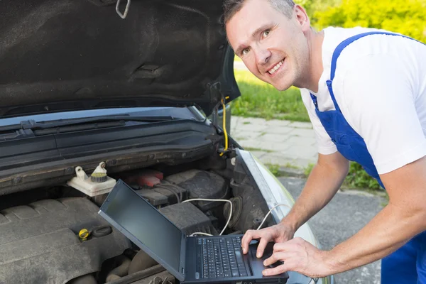 Mobiele auto bijstand — Stockfoto