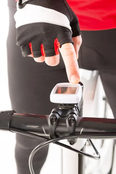 Usando computador de bicicleta — Fotografia de Stock