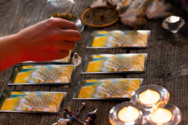 El sarkaç tarot kartları ile