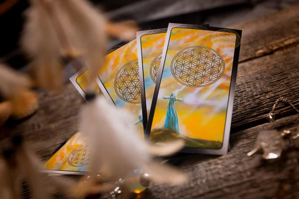 Cartes de tarot et autres accessoires — Photo