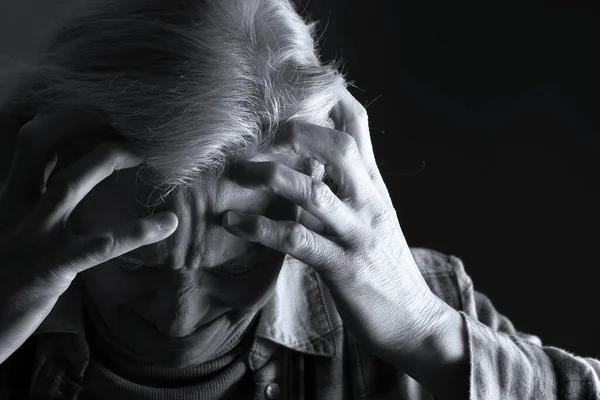 Ağır duygusal depresyonla uğraşan bir kadın