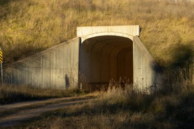 Eski demiryolu geçidi.