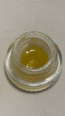 Cam bir kavanoz kenevir özünü kapat