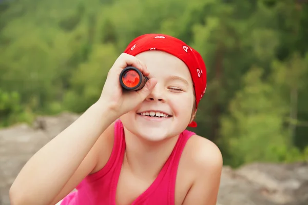 Dívka s dalekohled — Stock fotografie