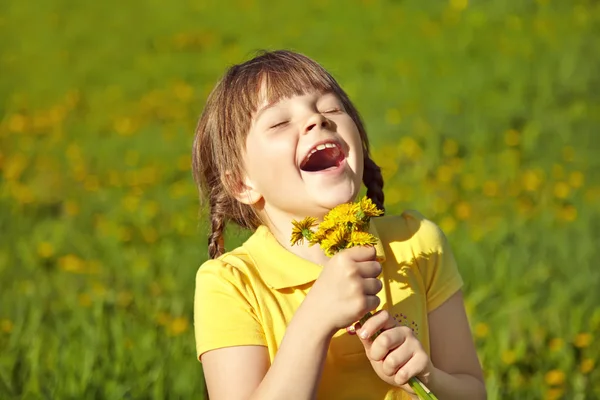 Happy girl with dandelions — Stock Photo, Image