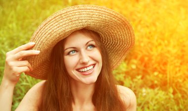 güzel bir kadın şapkası