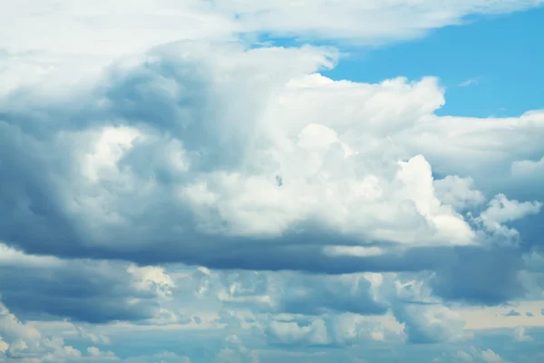 Hermoso cielo con nubes — Foto de Stock