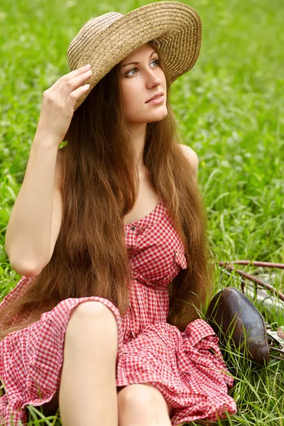 Bella donna con cappello — Foto Stock