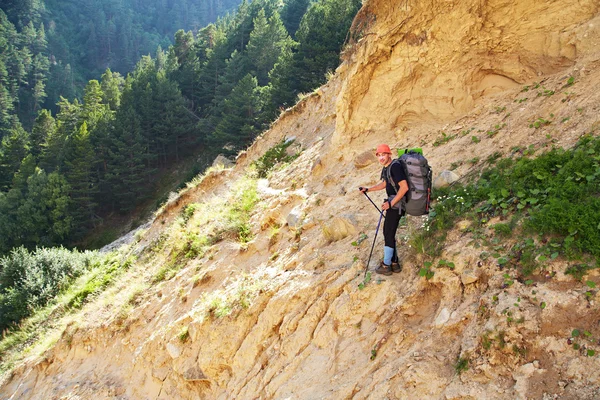 Escursionista in montagna — Foto Stock