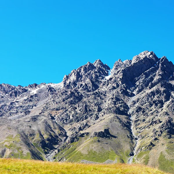 Landschaftlich reizvolle Berglandschaft — Stockfoto